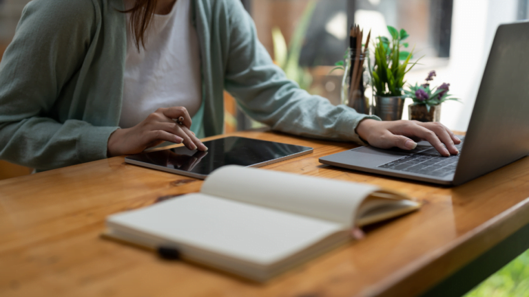 Virtual Assistant working